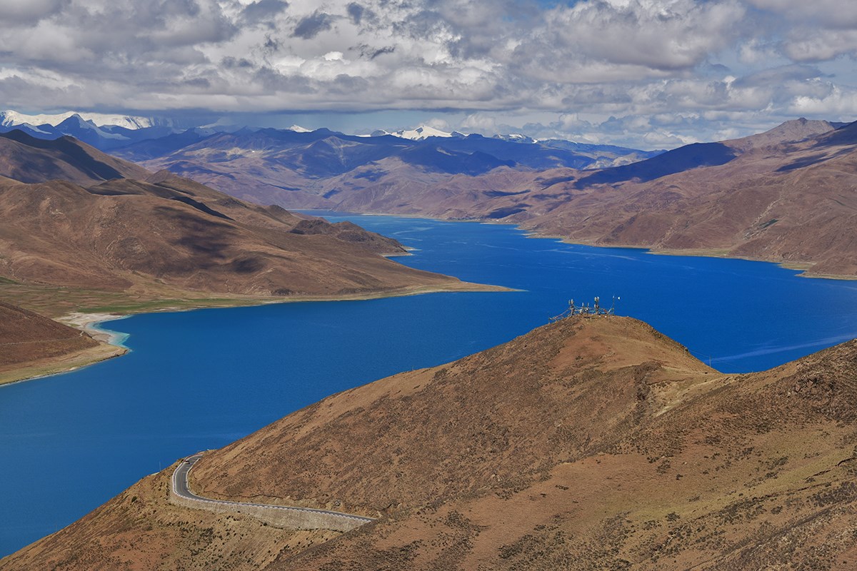 Holy Lake Yamdrok | Photo by Liu Bin