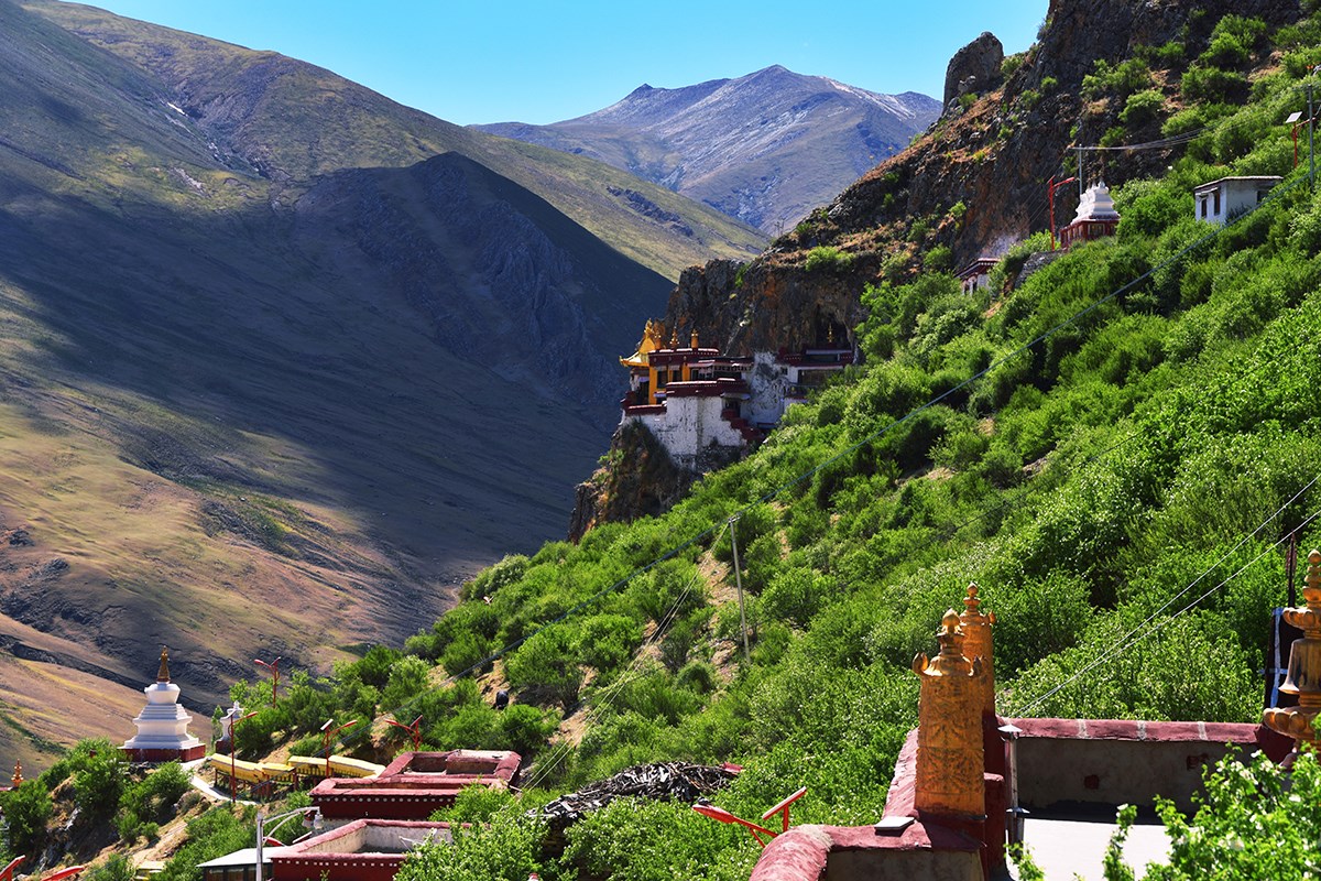 Drak Yerpa Monastery | Photo by Liu Bin