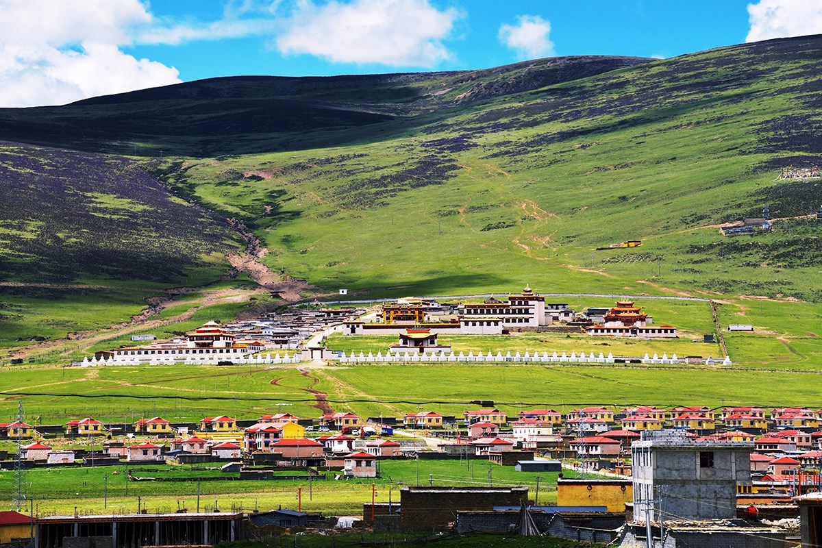  Litang Monastery   | Photo by Liu Bin