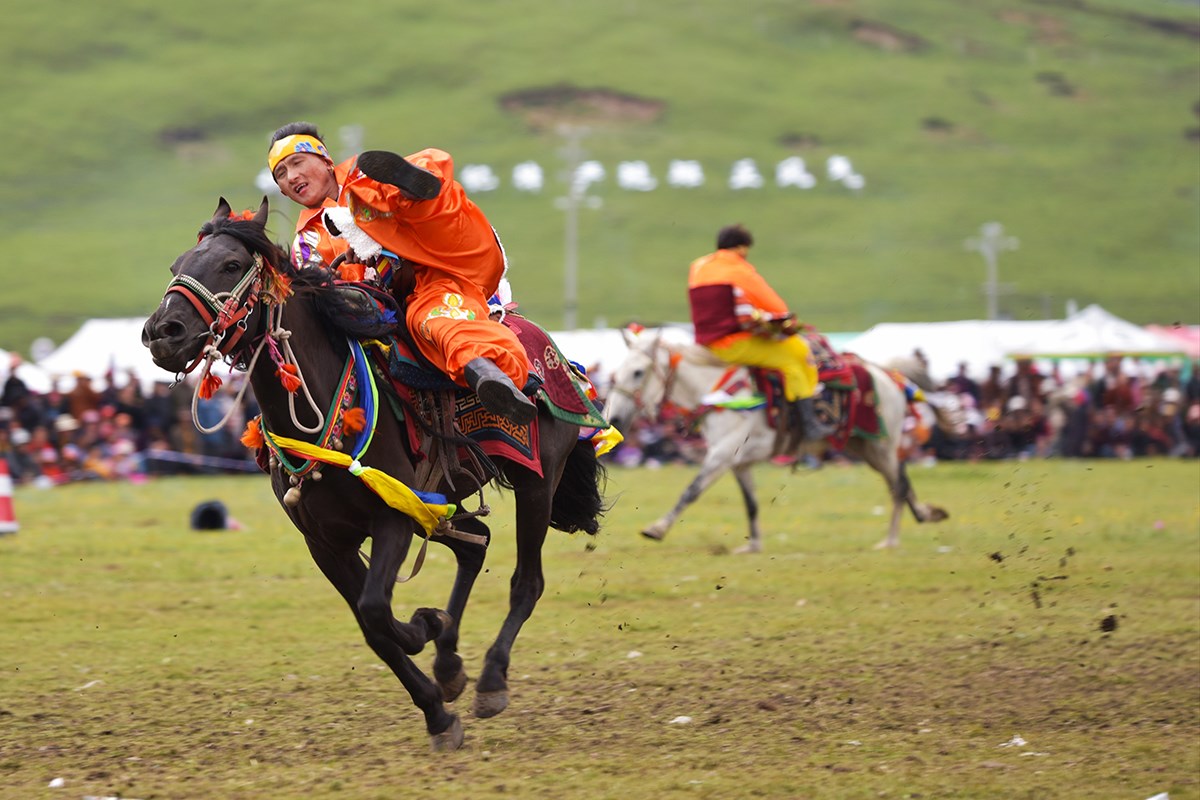 Litang Horse Racing Festival | Photo by Liu Bin