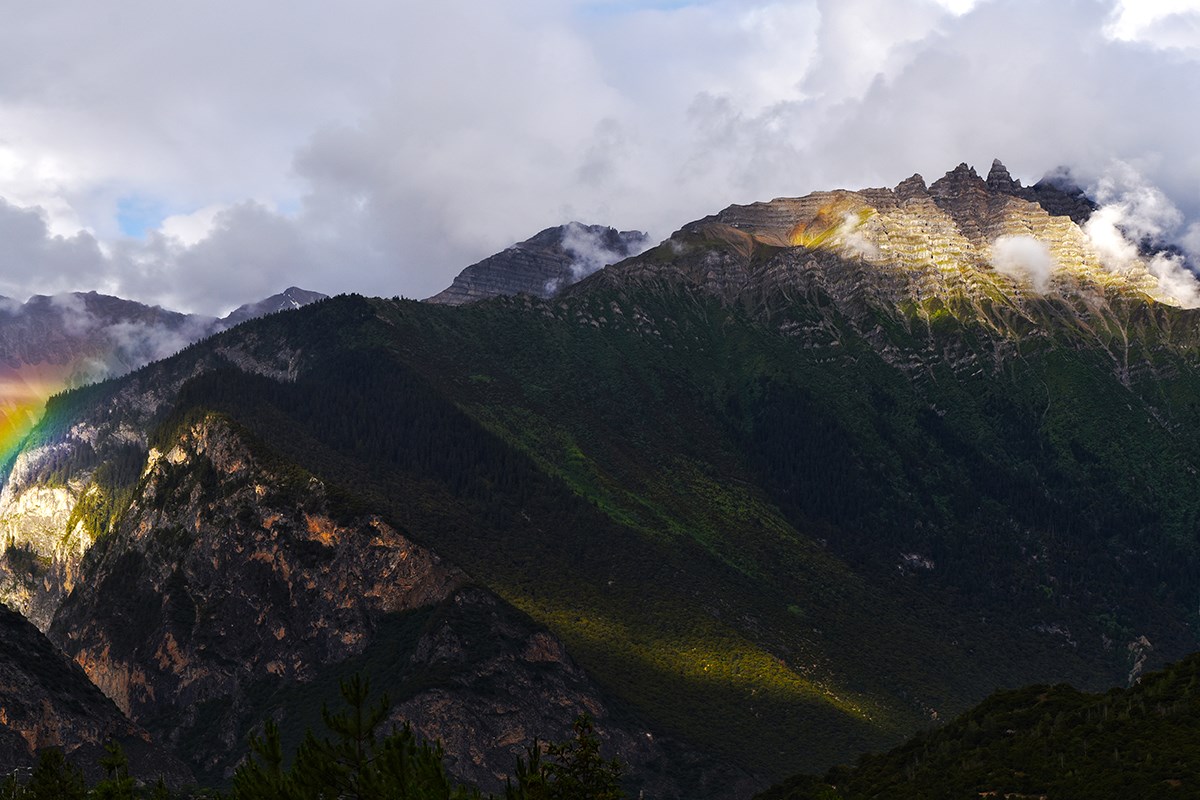 Armour Mountain in Bome | Photo by Liu Bin