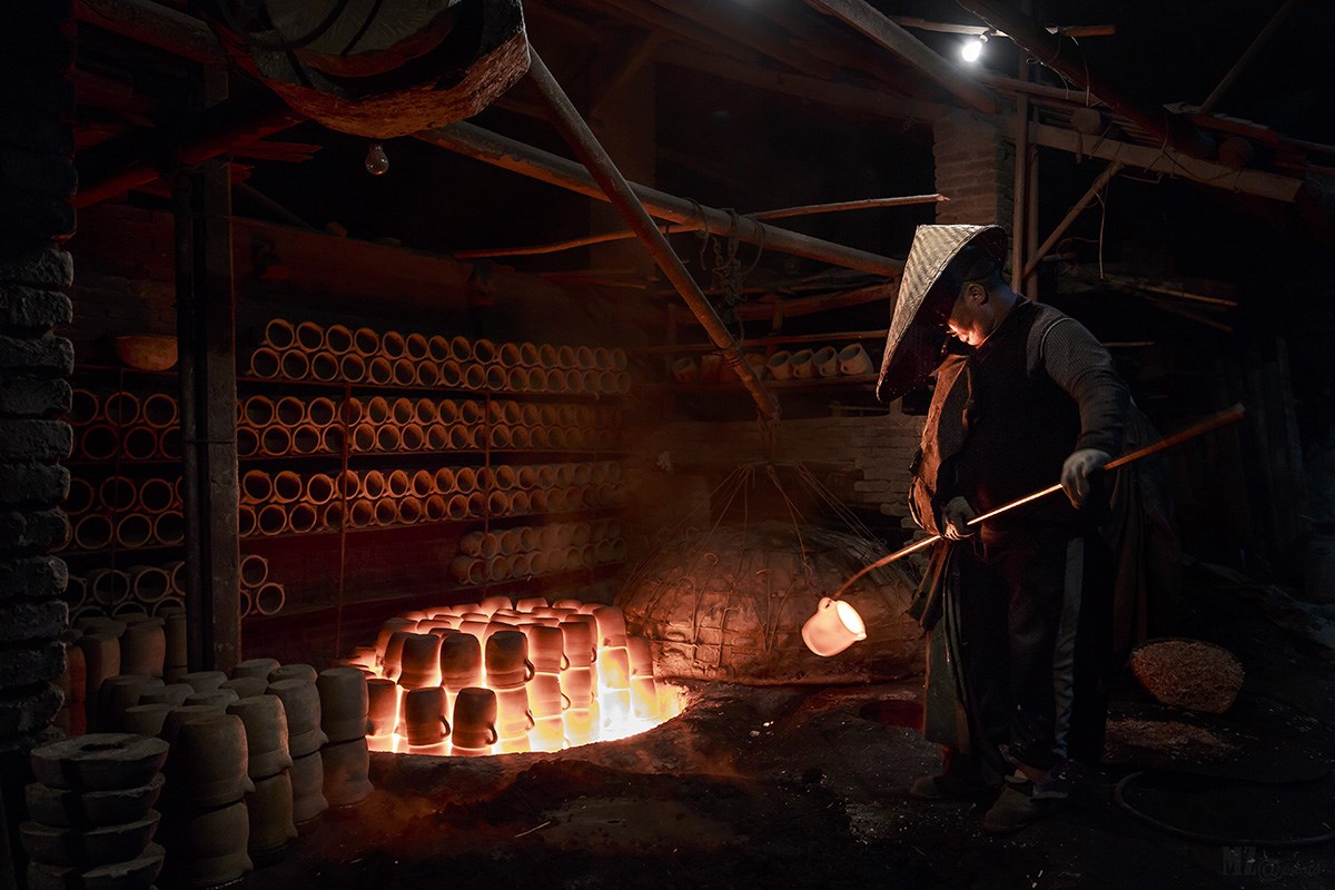 Manual Workshop of Black Pottery in Xichang