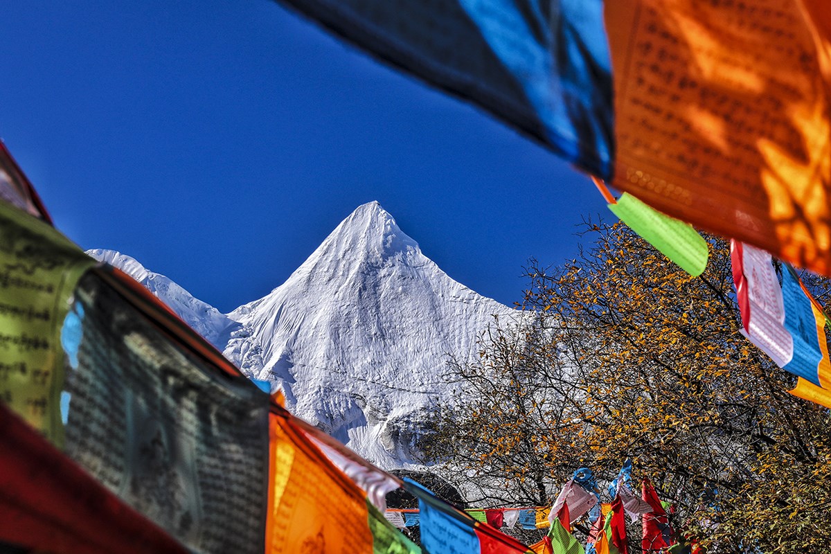 Yangmaiyong Mountain in Yading | Photo by Wang Lei