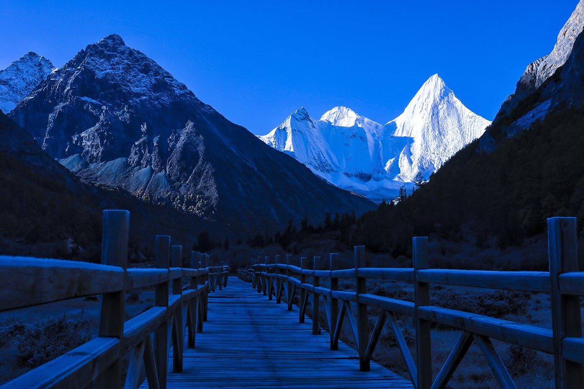 Yangmaiyong Mountain in Yading | Photo by Wang Lei