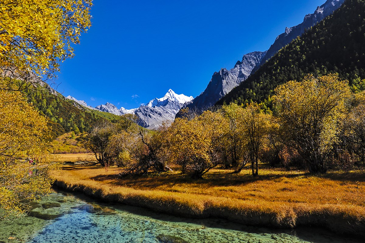 Xialuoduoji Mountain in Yading | Photo by Wang Lei
